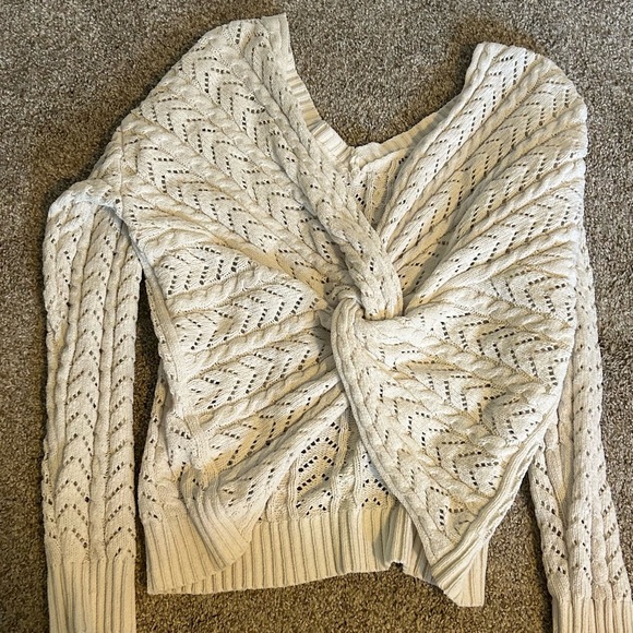 Francesca’s Twist Knot White Sweater Size Medium - Picture 3 of 6